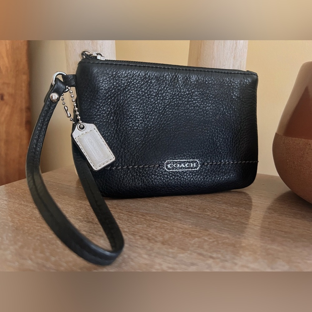 VINTAGE COACH WRISTLET 💼
